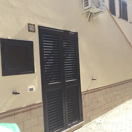 I Tre Colori Della Sicilia Apartment *